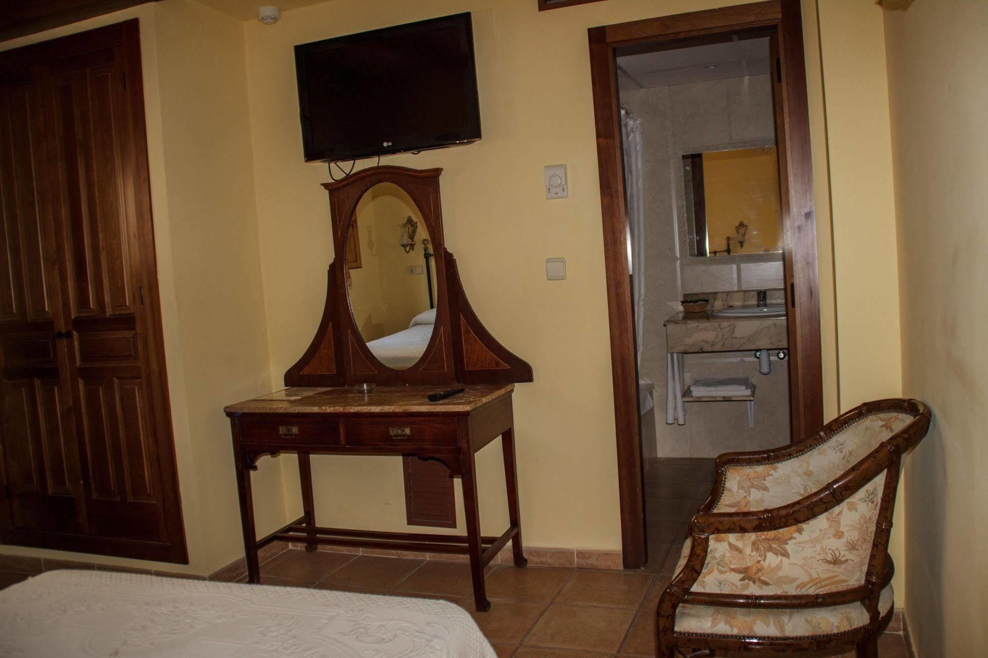 Hotel La Villa Requena Exteriör bild